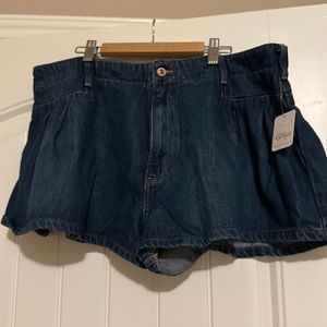 NWT Free People pleated jean short - size 32